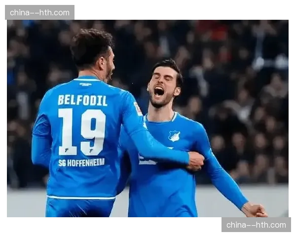 霍芬海姆采用5-4-1低位防守阵型，侧重压缩禁区空间