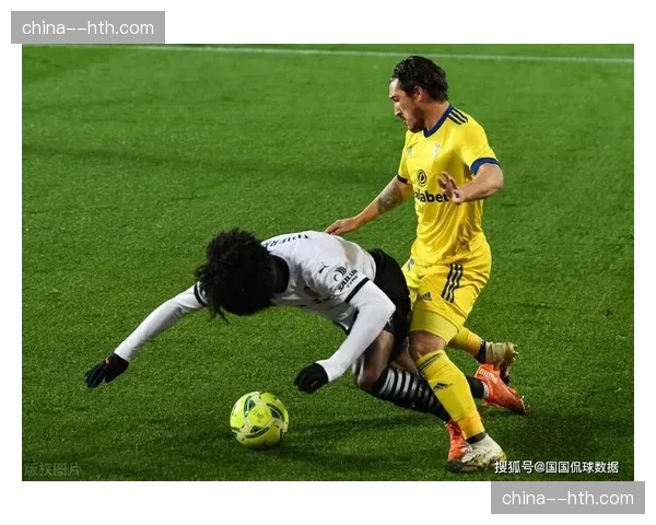 巴伦西亚客场0-1不敌埃尔切，联赛排名继续下滑